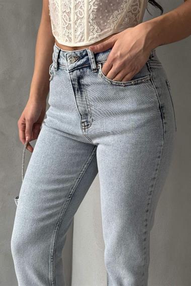 Yanı Yırtmaçlı Flare Paça Mom Kot Pantolon