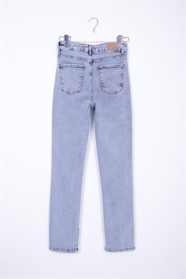 Yırtmaç Detaylı Düz Jean