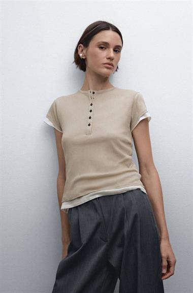 Çift Renkli Düğmeli Yaka M.D. Tişört