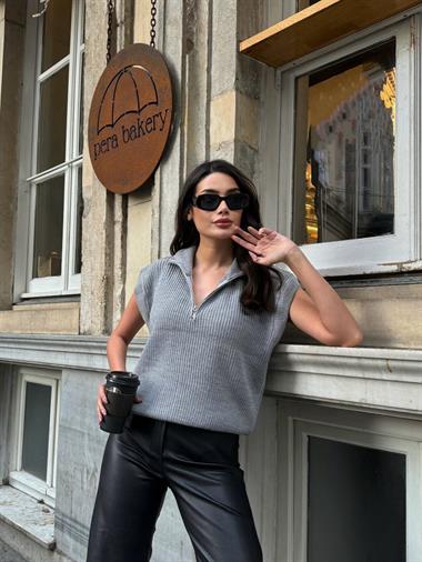 Fermuarlı Yaka Triko Süveter