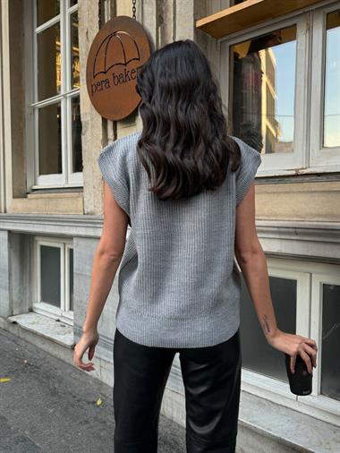 Fermuarlı Yaka Triko Süveter