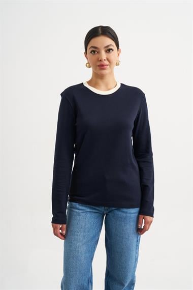 Long Sleeve T-Shirt with Color Transition on the Collar