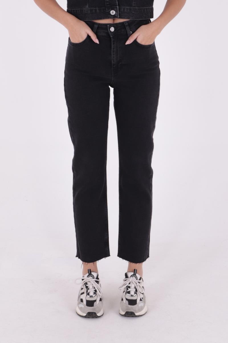 Dikişsiz Paça Mom Fit Kot Pantolon