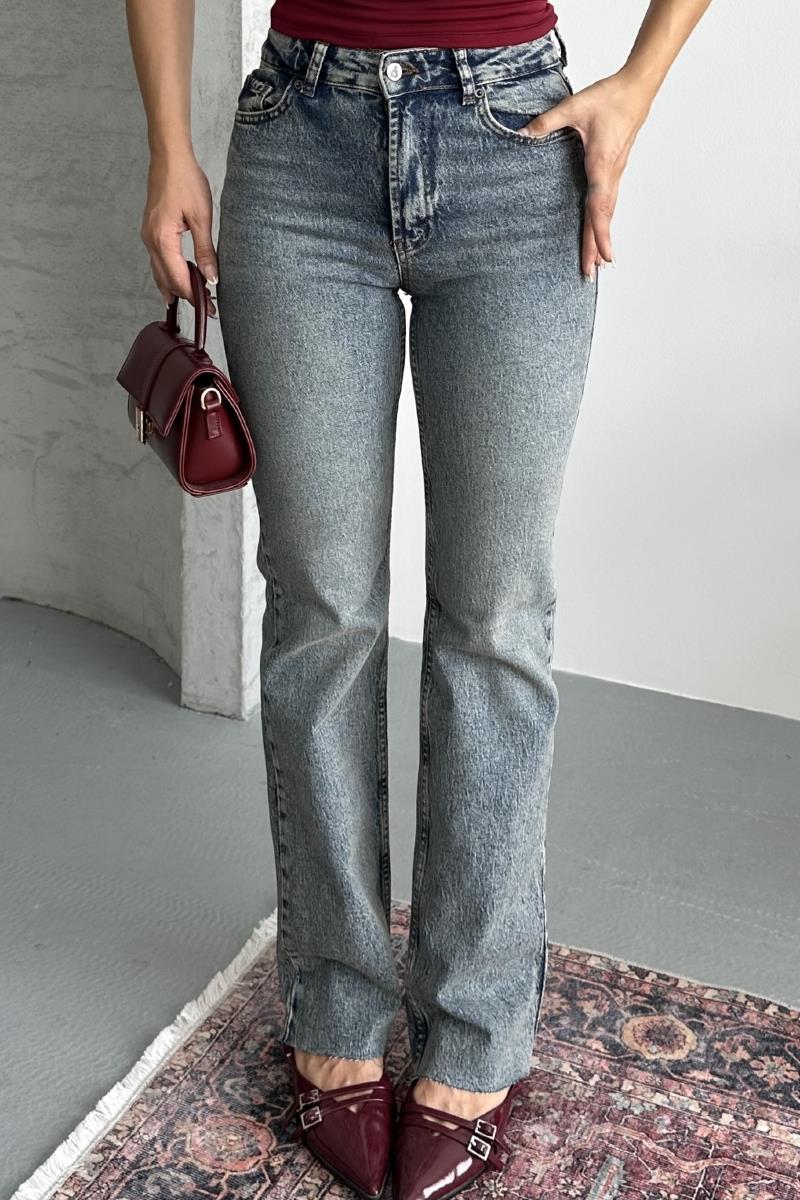 Kesik Paça Straight Fit Kot Pantolon