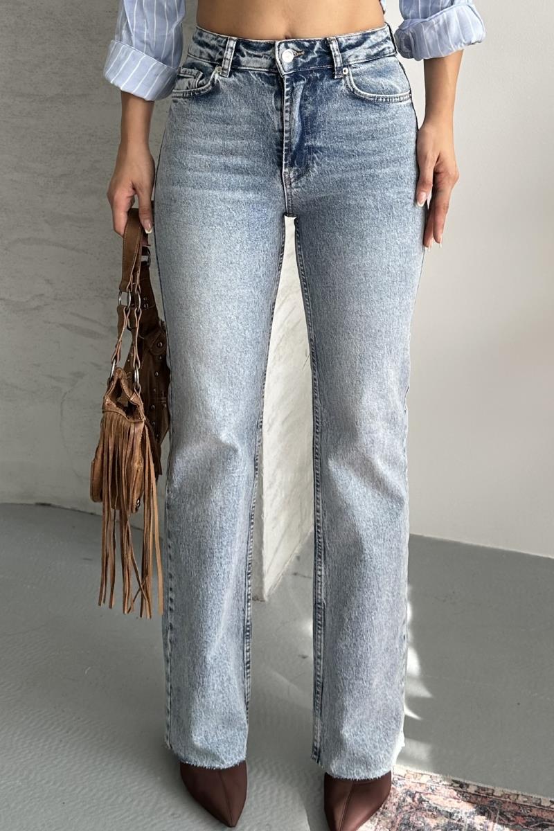 Kesik Paça Straight Fit Kot Pantolon