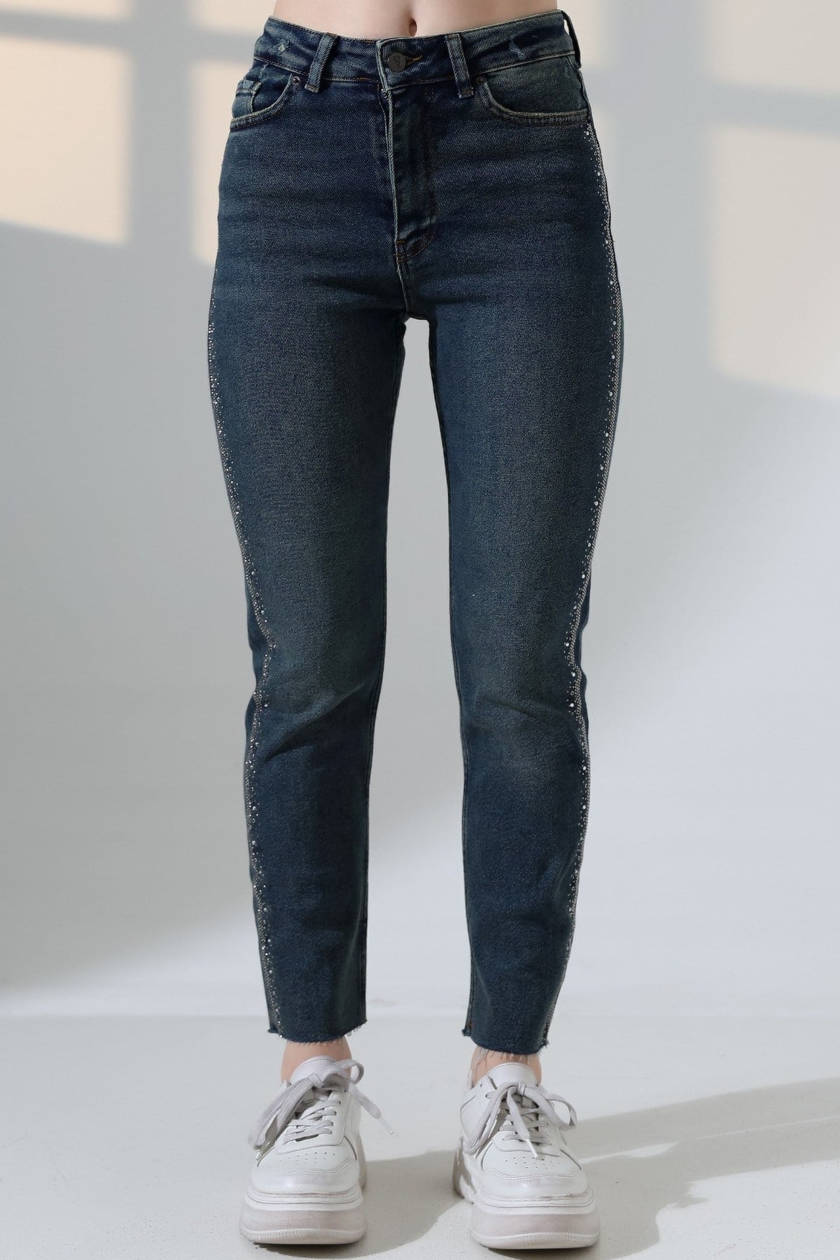 Şerit Taşlı Mom Fit Kot Pantolon 7110