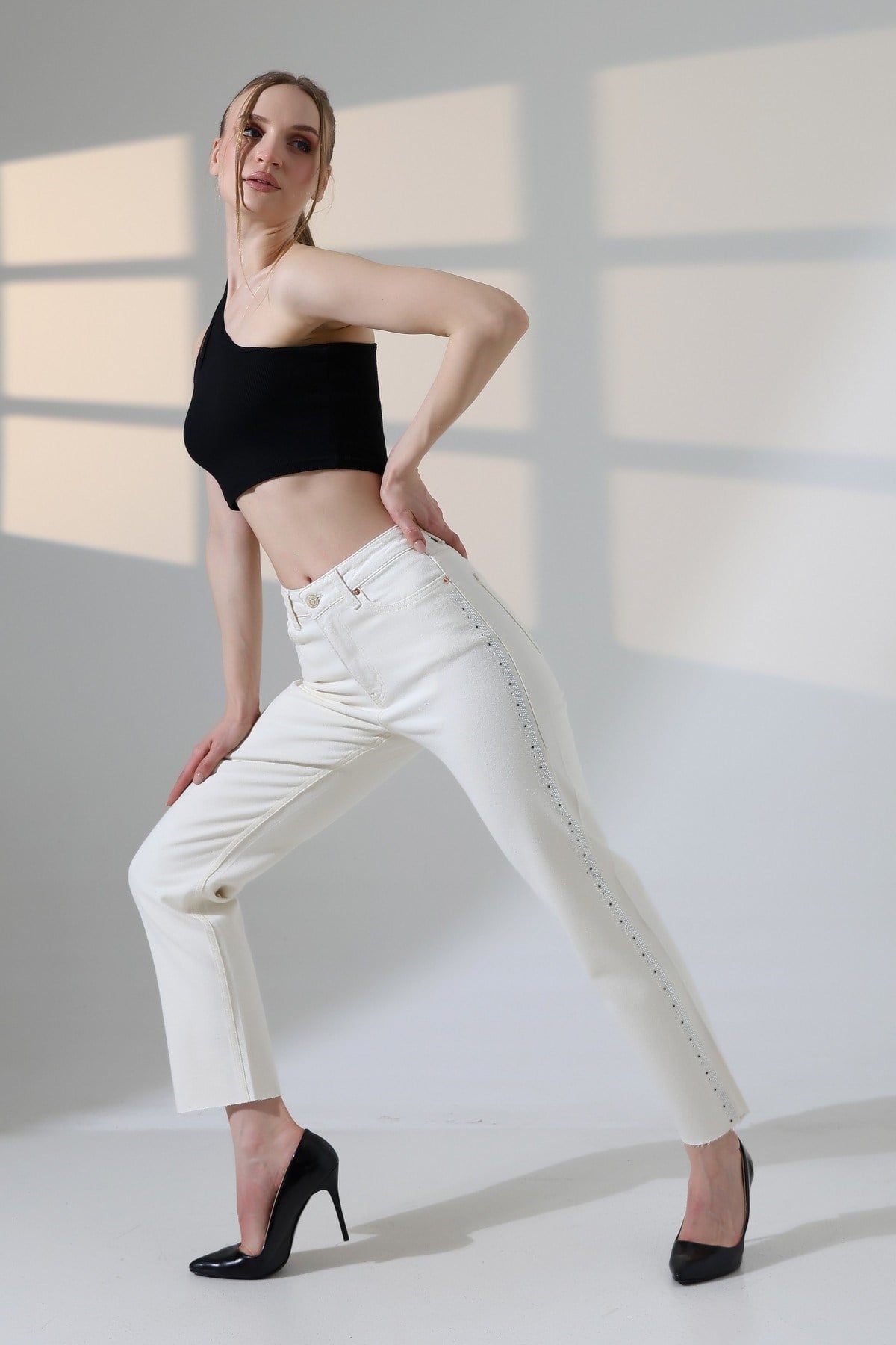 Şerit Taşlı Mom Fit Kot Pantolon 7110