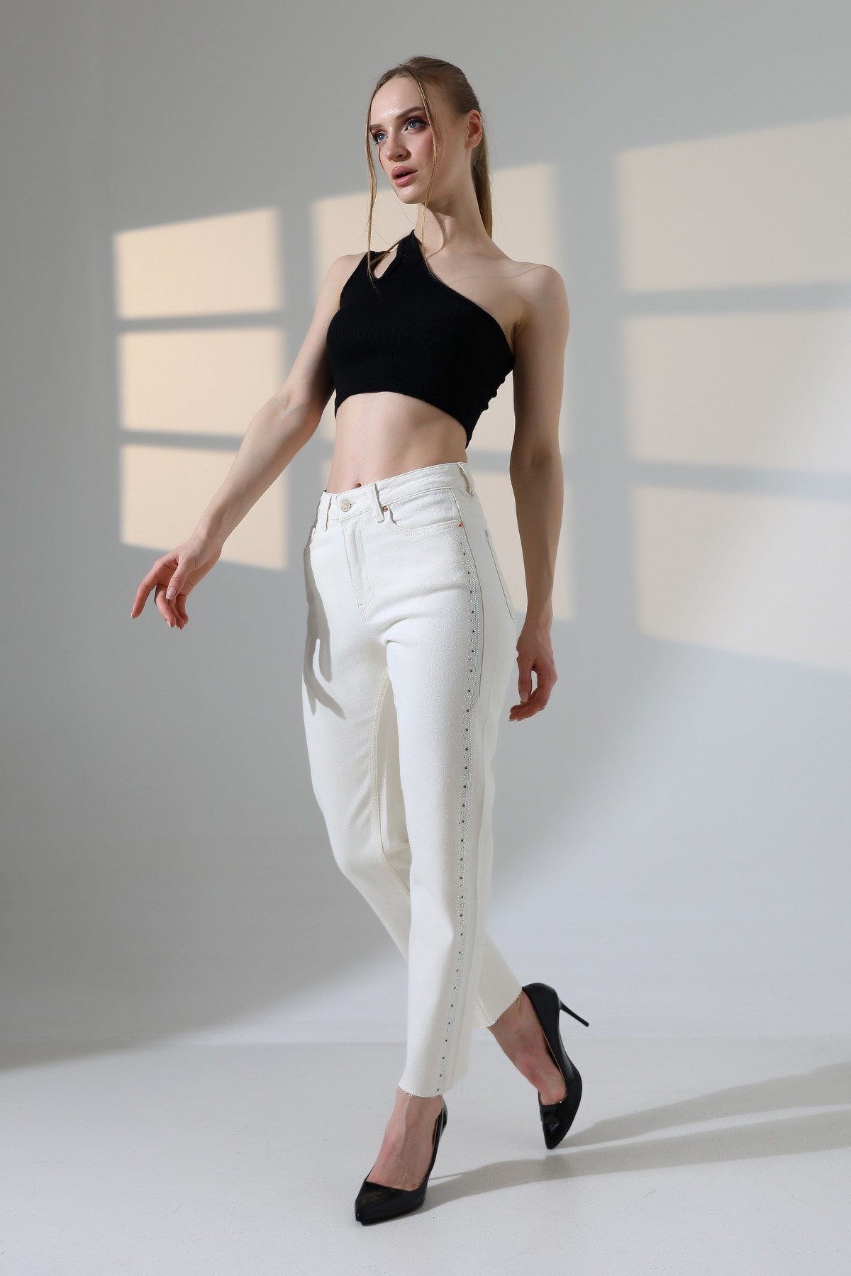 Şerit Taşlı Mom Fit Kot Pantolon 7110