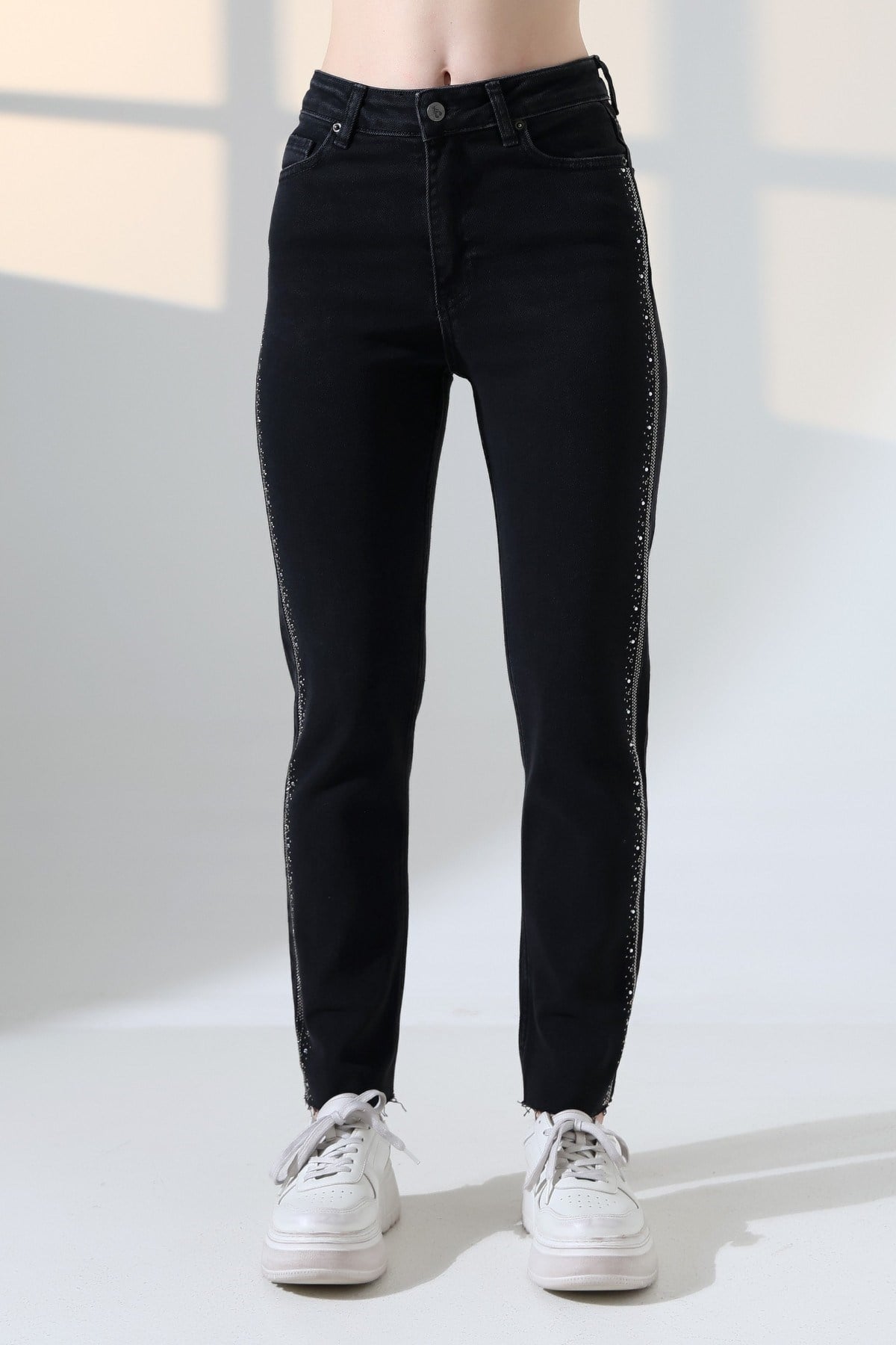 Şerit Taşlı Mom Fit Kot Pantolon 7110