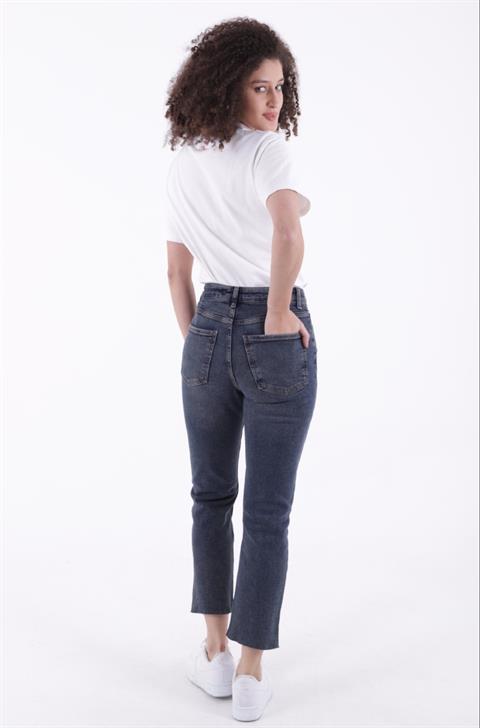 Dikişsiz Paça Mom Fit Kot Pantolon