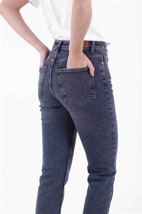 Dikişsiz Paça Mom Fit Kot Pantolon