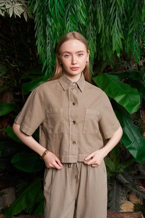 Düğmeli Kısa Kollu Keten Gömlek