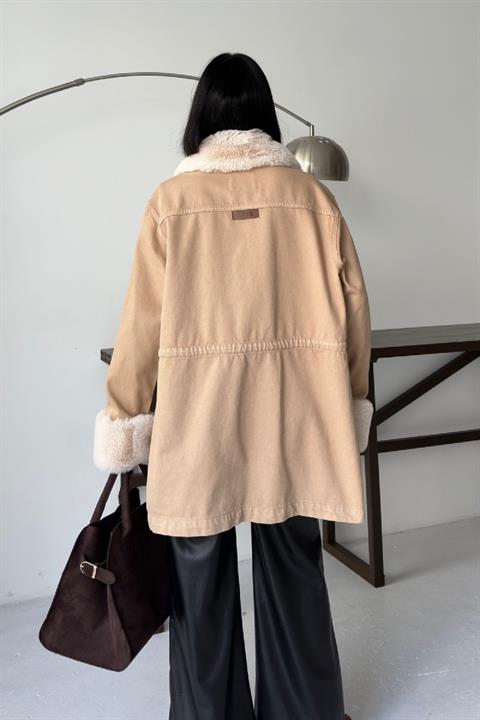 Kol ve Yakası Kürk Detaylı Orta Boy Kot Ceket