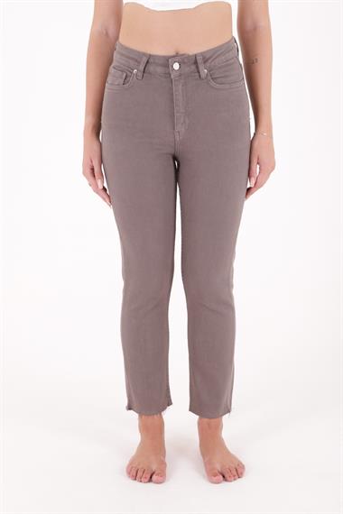 Dikişsiz Paça Mom Fit Kot Pantolon