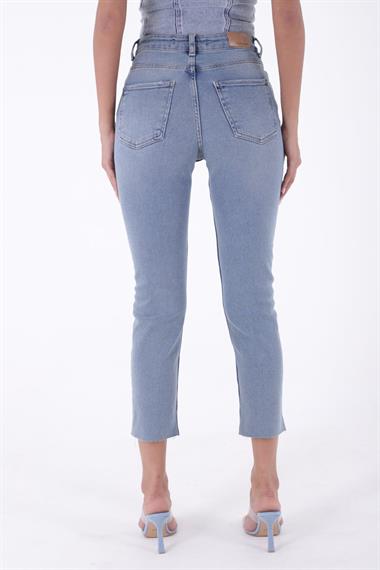 Dikişsiz Paça Mom Fit Kot Pantolon