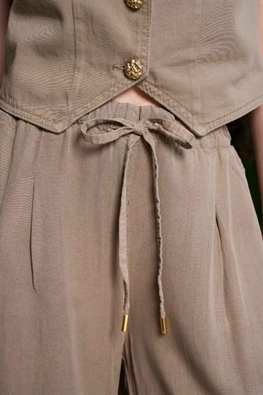 Paça Detaylı Lastikli Keten Pantolon