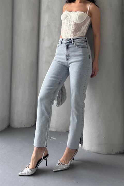 Yanı Yırtmaçlı Flare Paça Mom Kot Pantolon