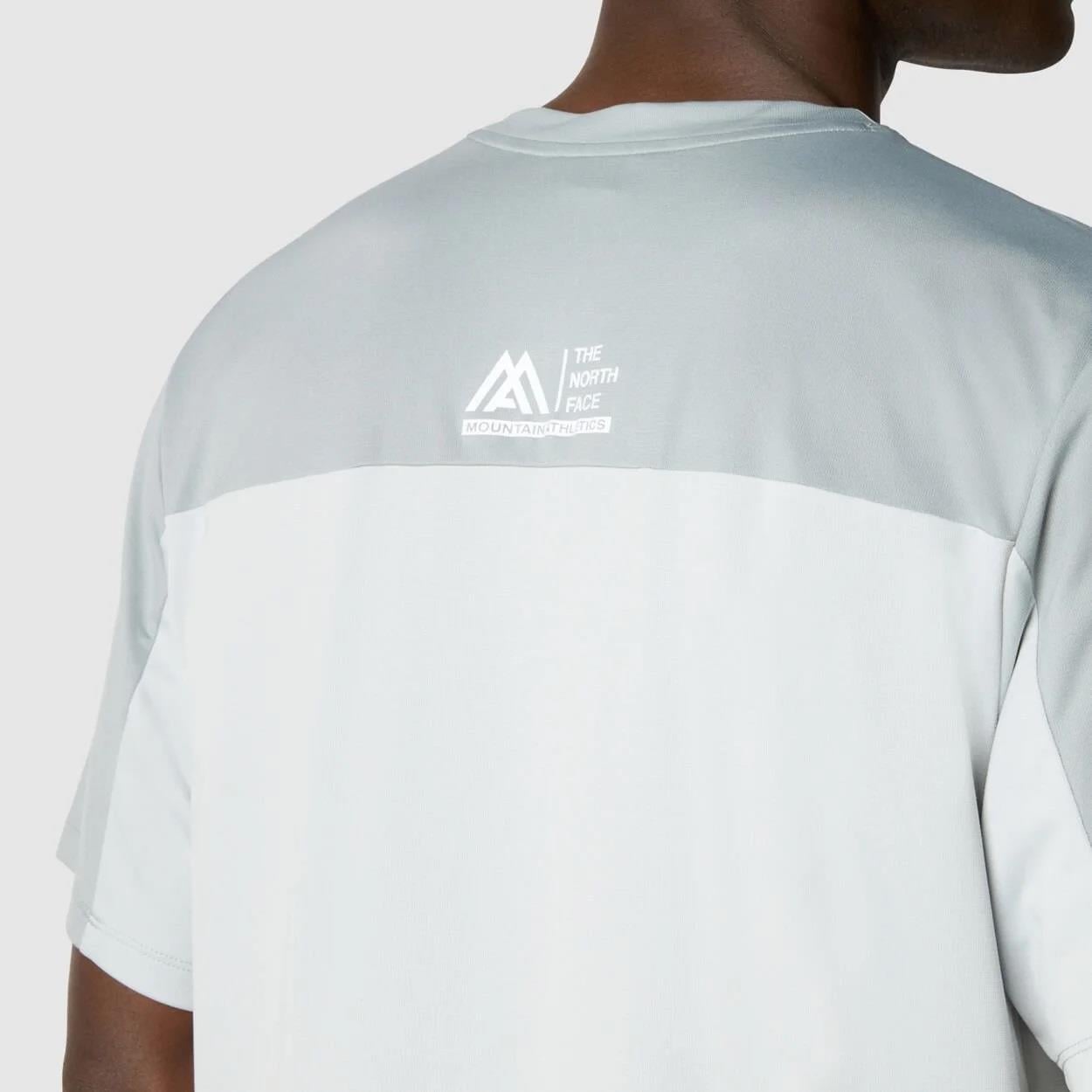 The North Face Mountain Athletics Erkek T-Shirt Beyaz/Gri 