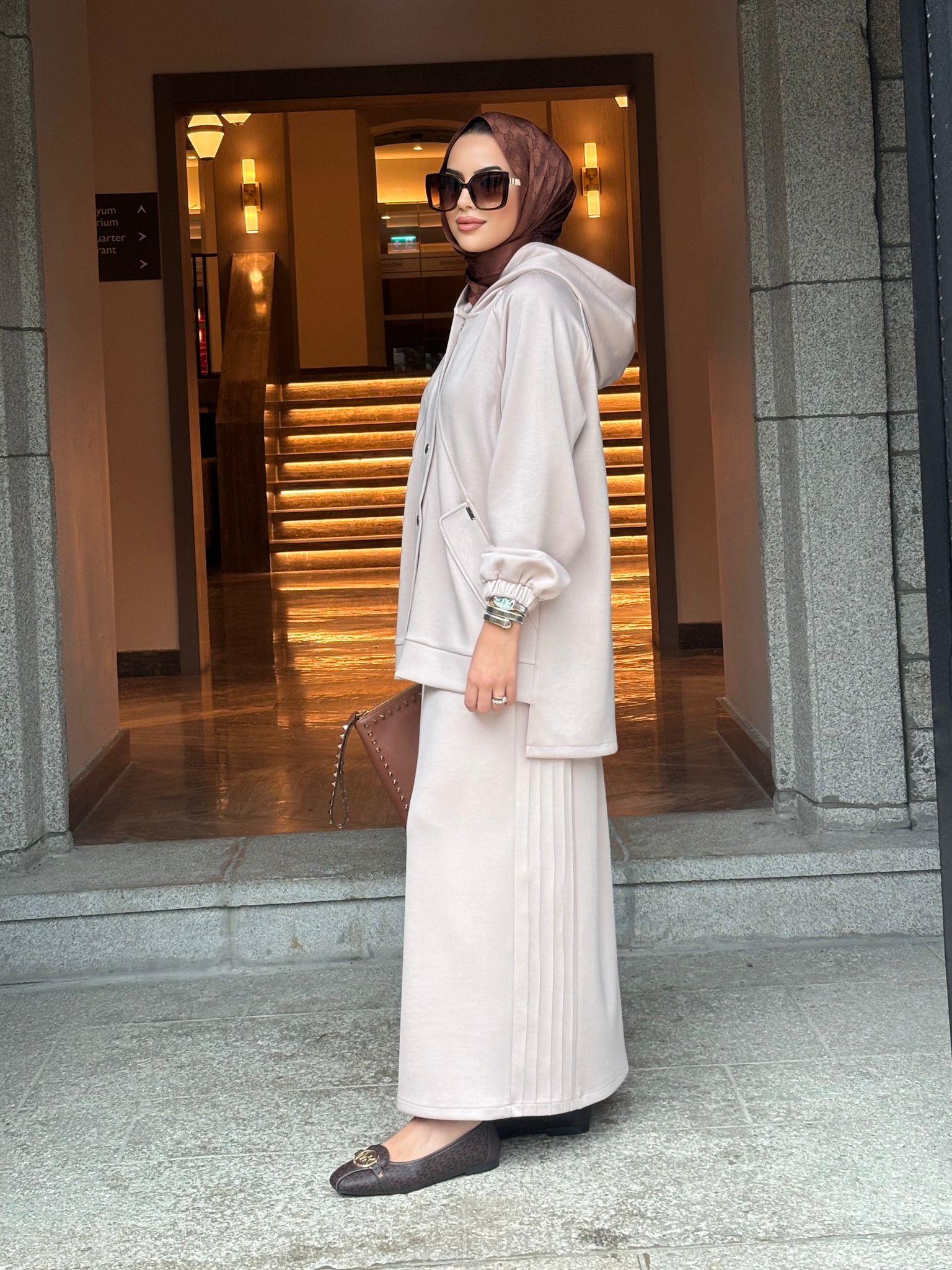 Lina Etekli Takım Taş