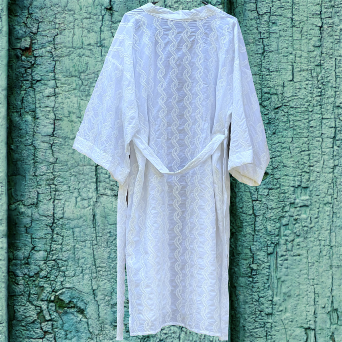 EMBROIDERED KIMONO