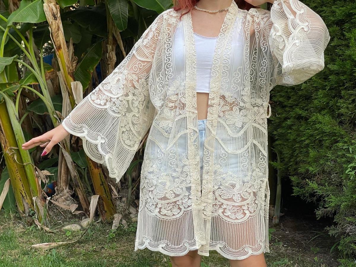 EMBROIDERED KIMONO