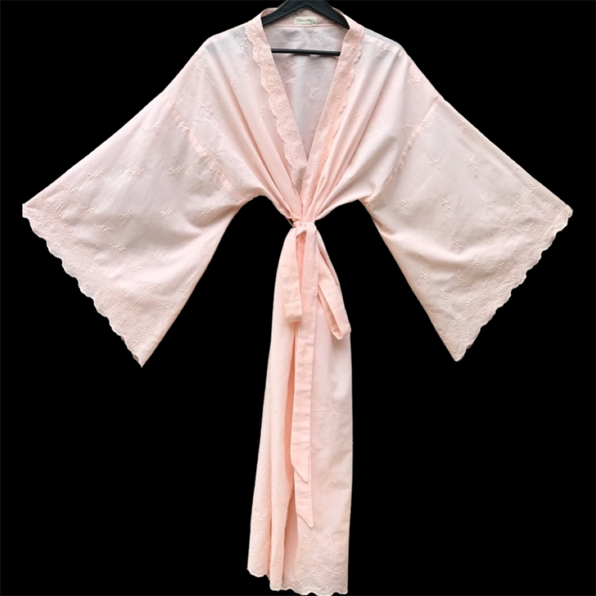 EMBROIDERED SCALLOPED KIMONO