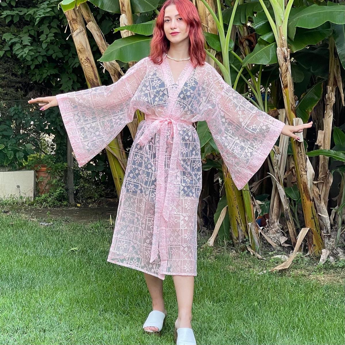 EMBROIDERED KIMONO