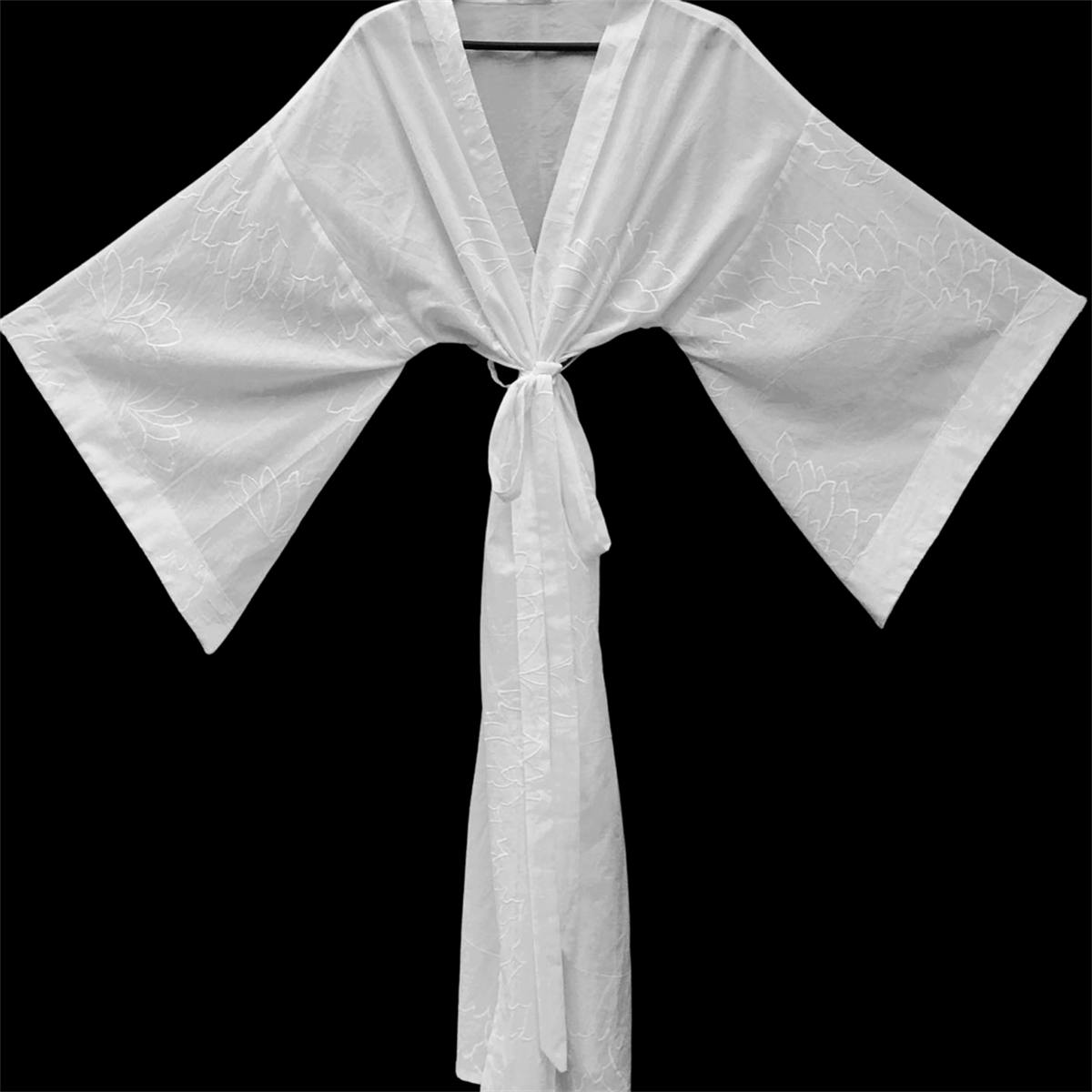 EMBROIDERED KIMONO