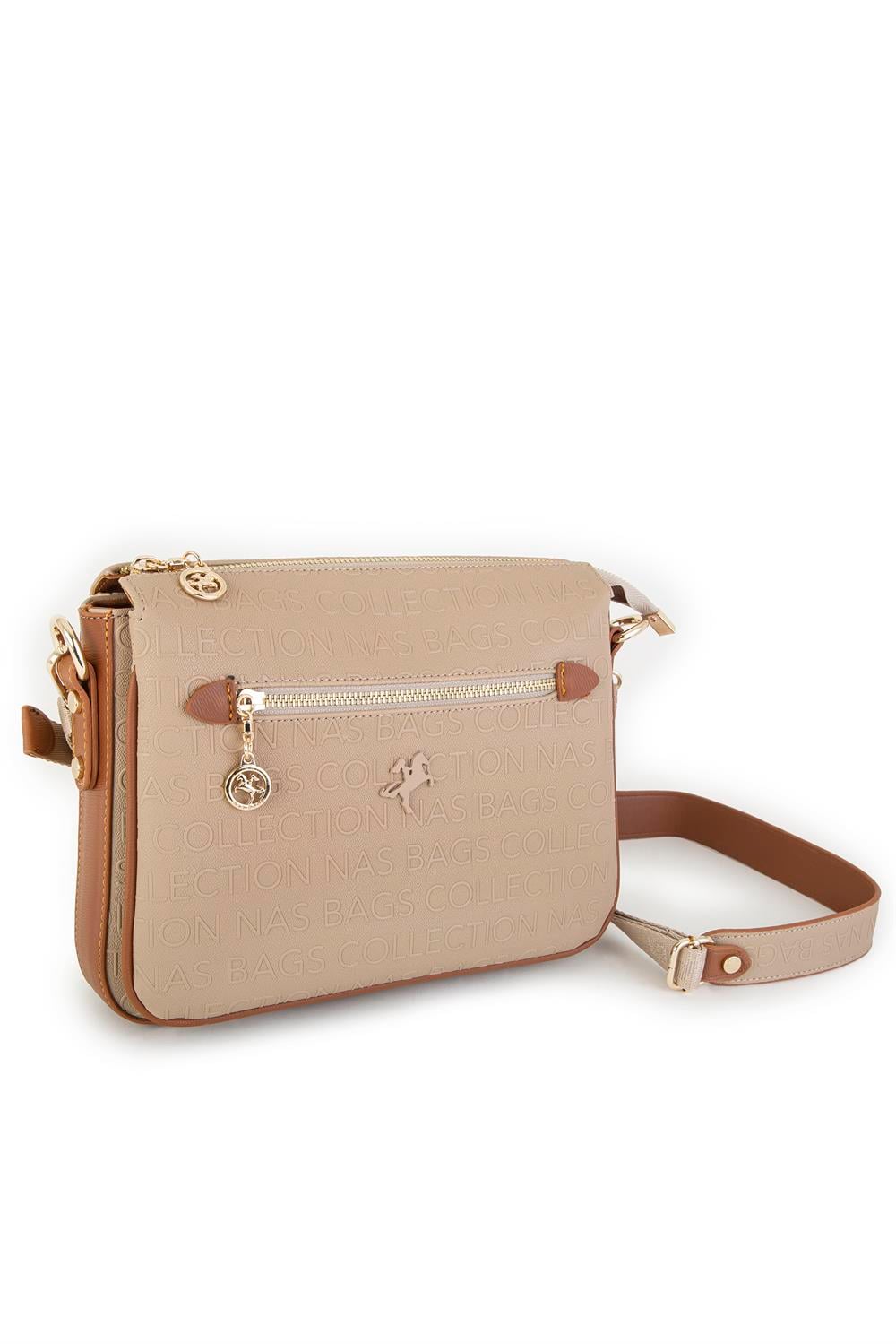 Nas Bag Kadın Çapraz Çanta Kalın Ayarlanabilir Askılı Çanta Kum Taba  Gofraj (En: 26 cm,  Boy: 22 cm )