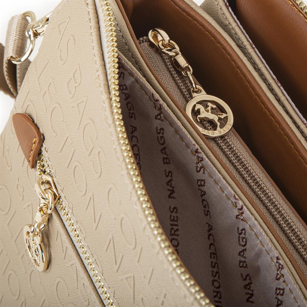 Nas Bag Kadın Çapraz Çanta Kalın Ayarlanabilir Askılı Çanta Kum Taba  Gofraj (En: 26 cm,  Boy: 22 cm )