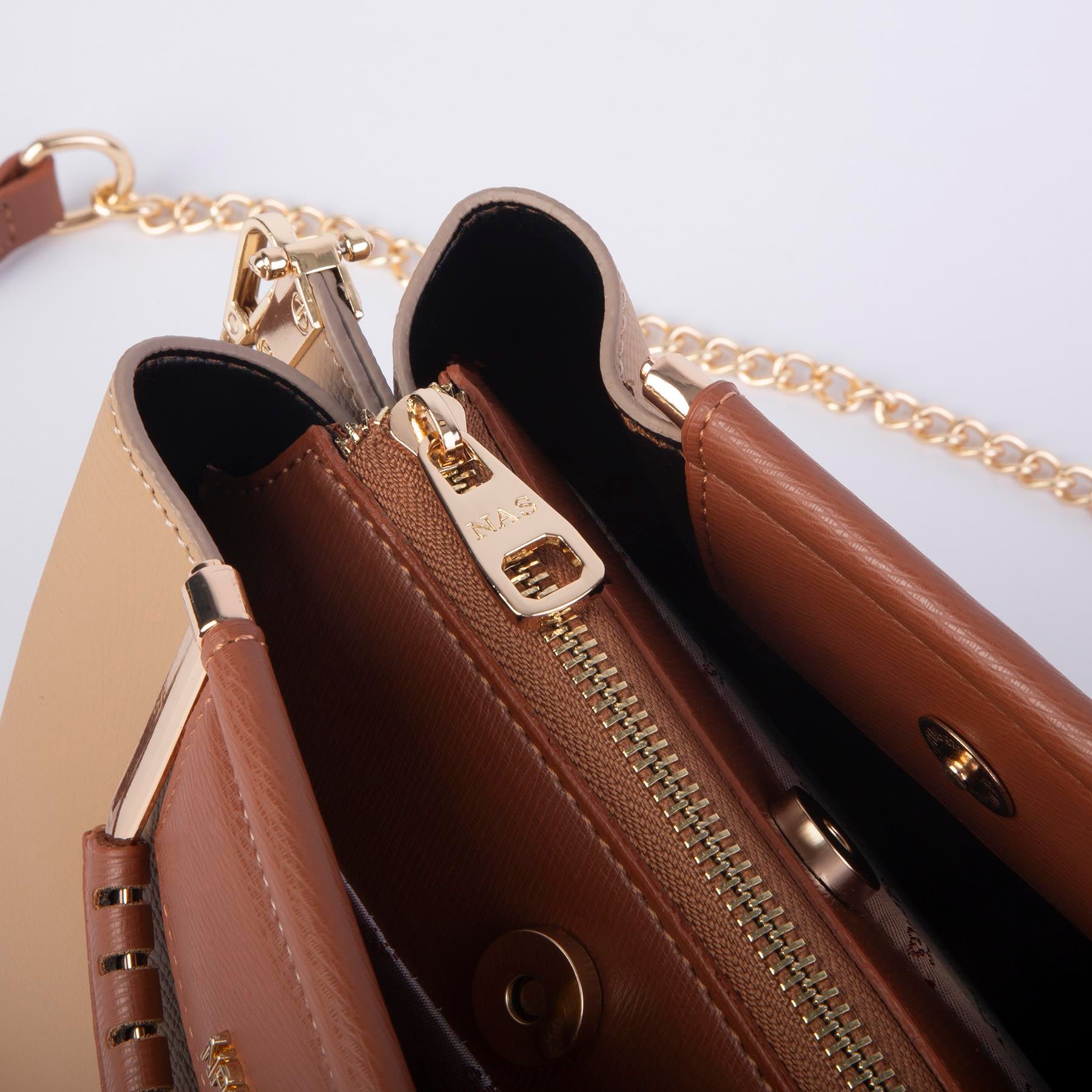 Nas Bag Kadın Şık Zincirli El ve Omuz Çantası Midiboy Kum Taba  27x 19 cm 