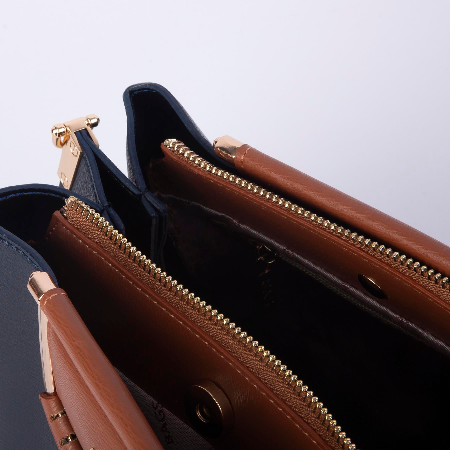 Nas Bag Kadın Şık Zincirli El ve Omuz Çantası Midiboy Lacivert Taba Liza  27x 19 cm 