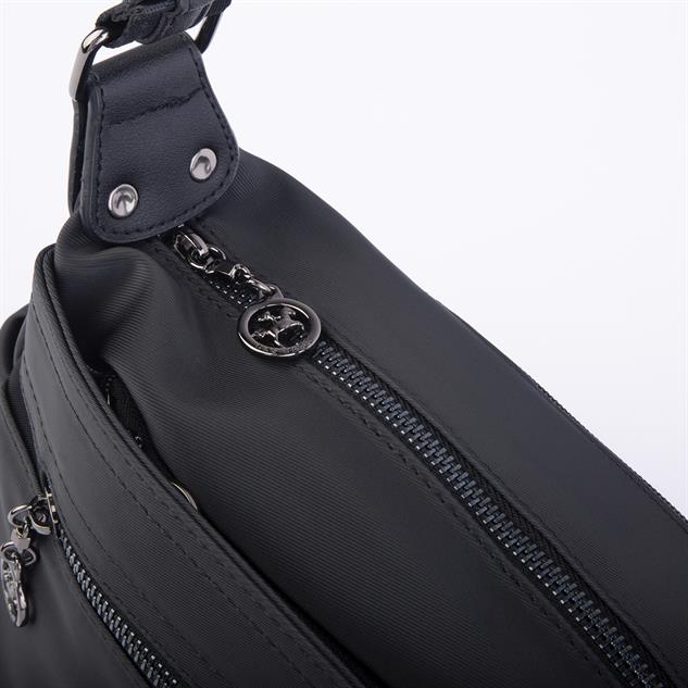 Nas Bag Kadın Salaş Çok Gözlü Çapraz Çanta Siyah  Buzzy   ( en :30cm x boy: 20 cm )