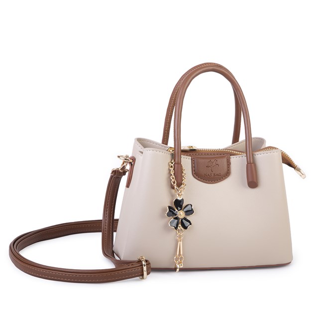 Nas Bag Mini Çiçek Charmlı Kadın  Şık El ve Çapraz Çanta (en 25 cm ;boy 22 cm ) Kum Taba
