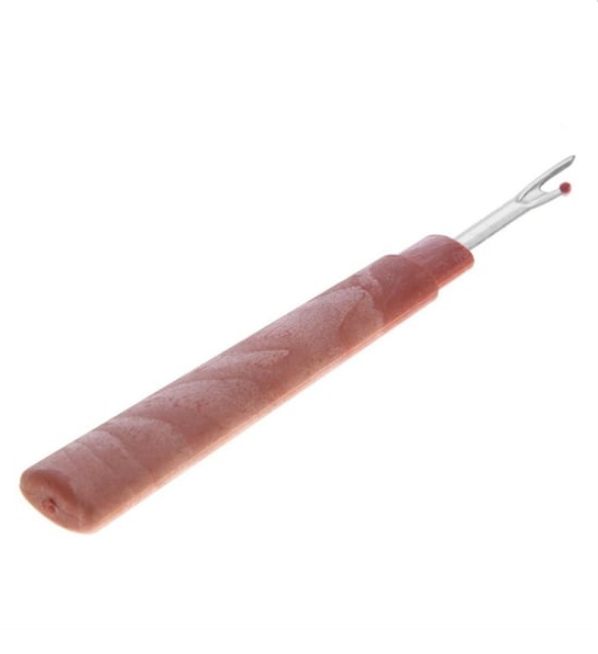 BUTTONHOLE REMOVER PLASTIC AND WOOD