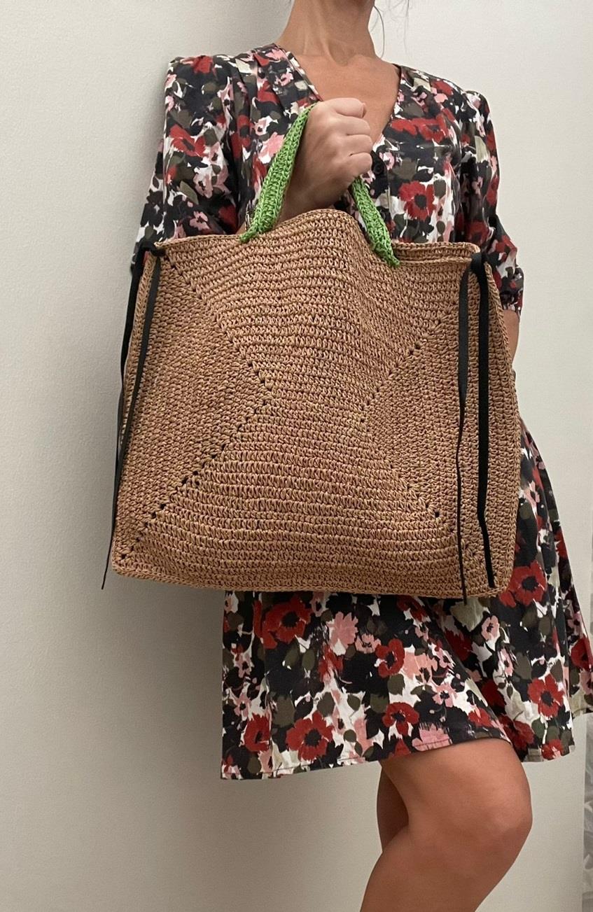 Chic & Versatile Raffia Tote Bag