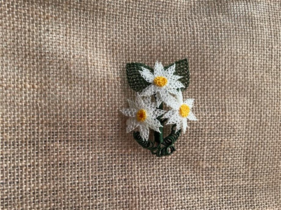 Daisy Bouquet Handmade Brooch