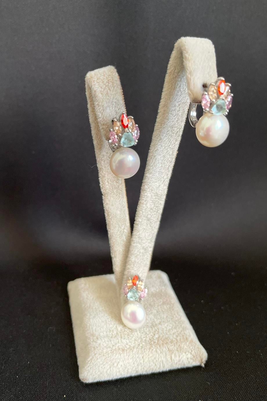 Elegance in Every Hue, Jewelry Set