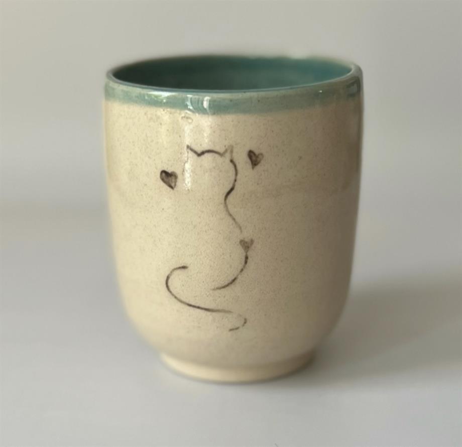 Handmade Ceramic Cosy Cat Thumbler
