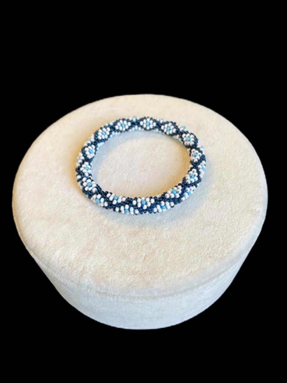 Knitted Handmade Bracelet Flower in diamond 