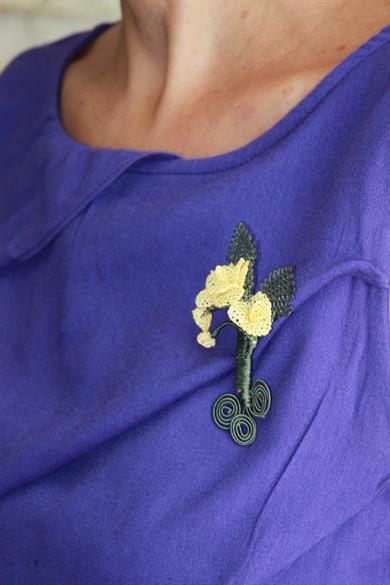 Needle Lace Unique Rose Bouquet Brooch