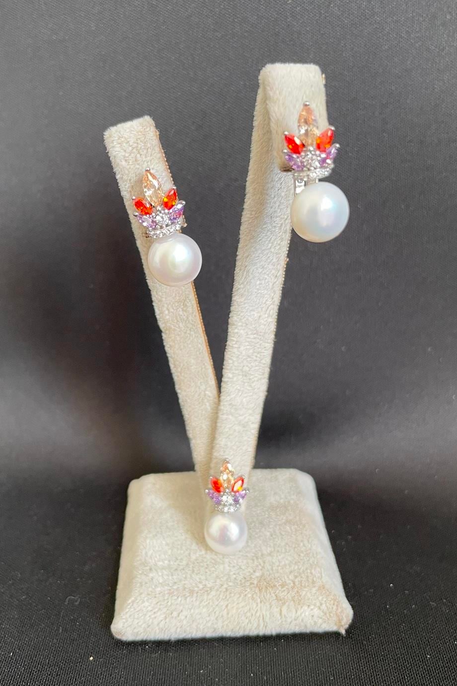 Elegance in Every Hue, Jewelry Set