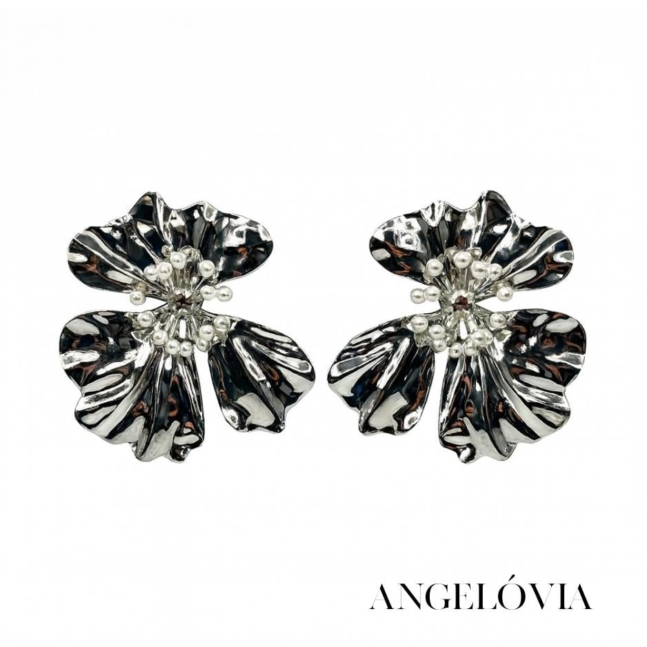 İNCİ DETAYLI MODERN ÇİÇEK FORMLU ÇELİK KÜPE