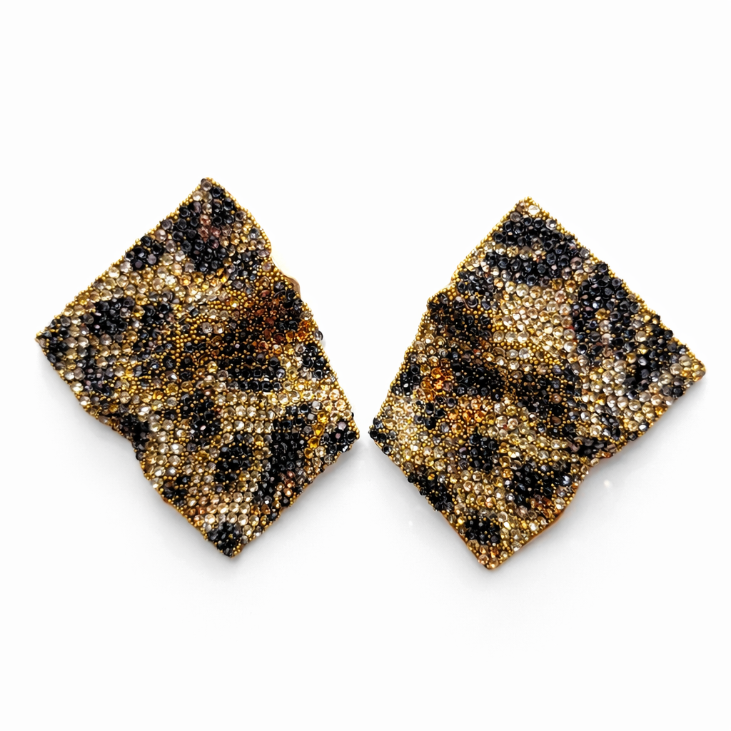 Leopar Desenli Zirkon Taşlı Kare Küpe
