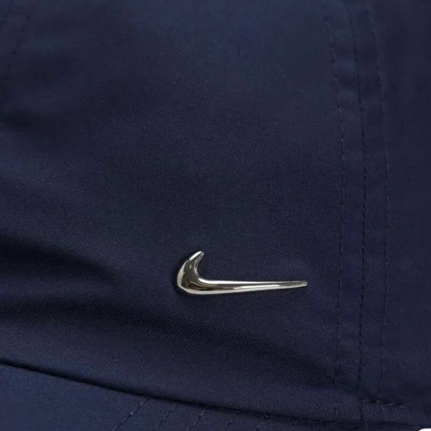 Nike Dri-FIT Club Yumuşak Metal Swoosh Şapka