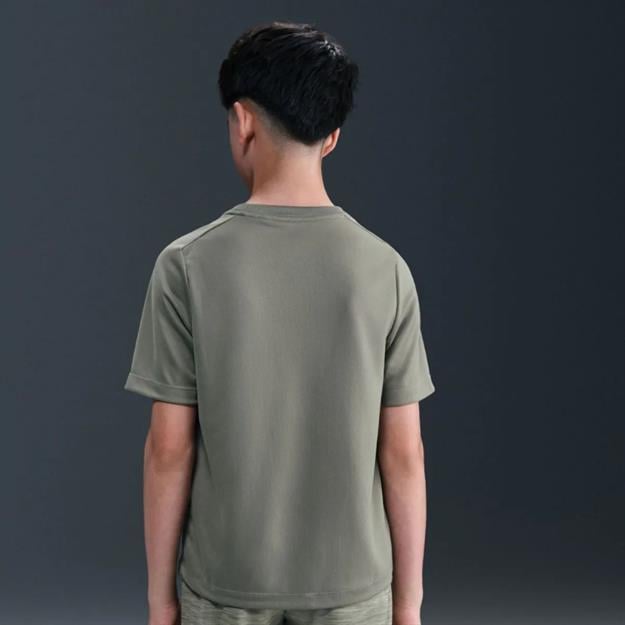 Nike Multi Dri-FIT Genç Çocuk T-Shirt 