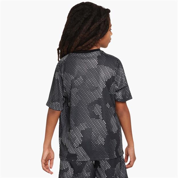 Nike Multi Dri-FIT Kısa Kollu Genç Erkek Çocuk T-Shirt