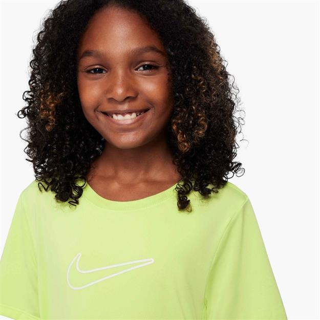 Nike One Dri-FIT Fitted Genç Kız Antrenman T-Shirt - Açık Yeşil