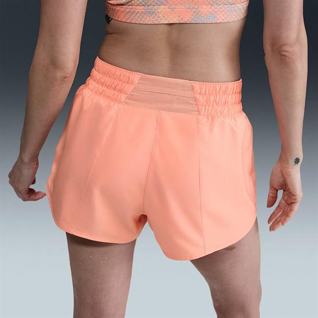 Nike One Dri-FIT Orta Belli Kısa Astarlı Şort 8 cm - Somon