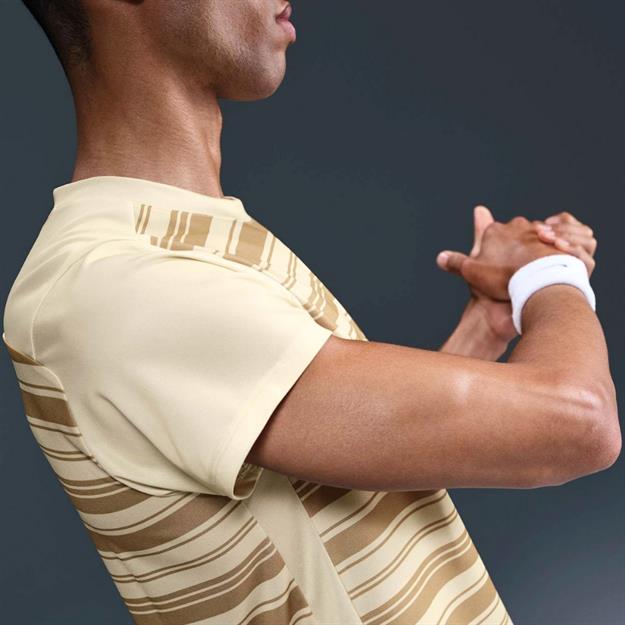 NikeCourt Dri-FIT Victory Tenis T-Shirt - Sarı